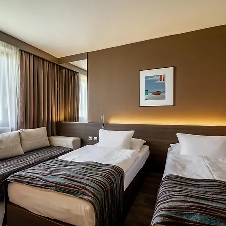 エクスポ ホテル 4*