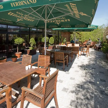 エクスポ ホテル 4*