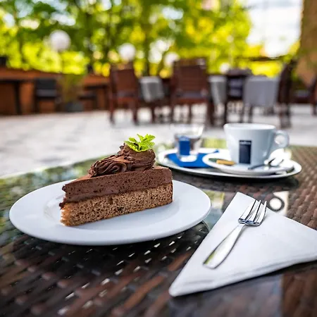 Ξενοδοχείο Expo 4*