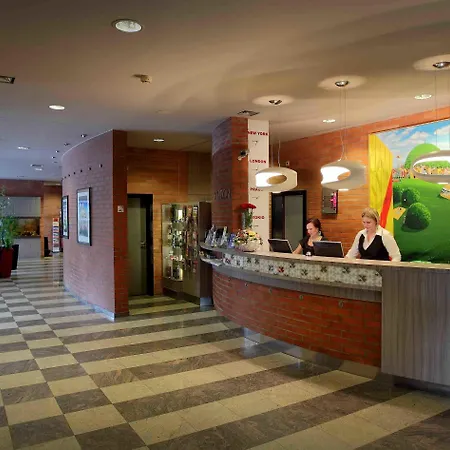 Ξενοδοχείο Expo 4*