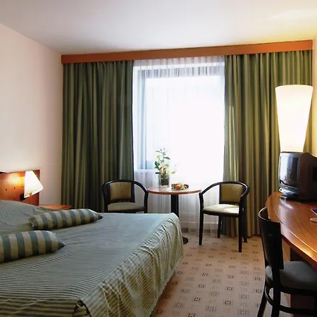 Ξενοδοχείο Expo 4*