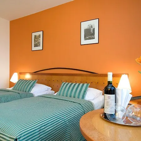 Expo Ξενοδοχείο 4*