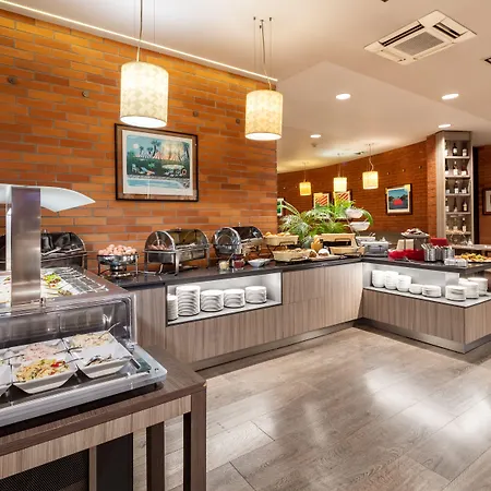 Ξενοδοχείο Expo 4*